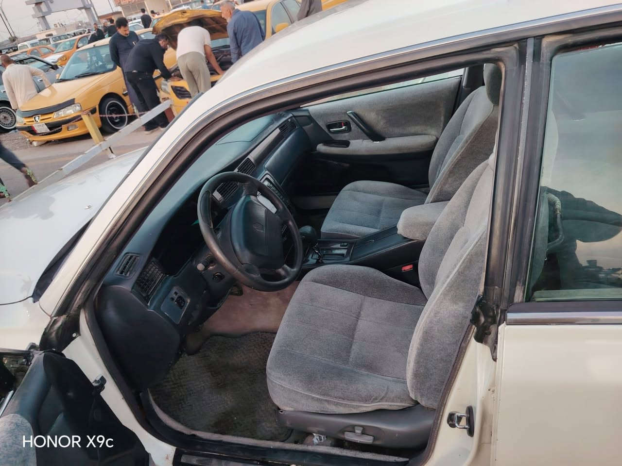 راس الثور بيها ضربه بالمدكر الخلفي مبدله باليابان مكينه 2500 فيفيتي فيشه وحده سياره حلوه عوزها ترتيب بسيط رقم بصره راعيها بالبصره يريد تحويل سنويه ساقطه 18  هاي تفاصيلهاسعرها  70 وبيها مجال  ابو 60 اعبر المنشور  مكاني حيانيه ***********
