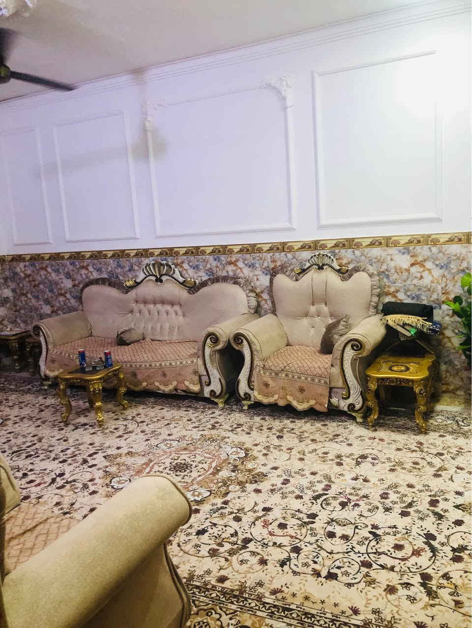 بيت للبيع في ميسان منطقه حي الامام صادق مساحه 200 متر الطابق الاول يحتوي على (استقبال ،مطبخ +مطبخ حراري، غرف نوم عدد 2 ، صاله وحمامات داخليه وخارجيه ،مخزن+محل)
الطابق الثاني يحتوي على 
(غرف نوم عدد 4 ،صاله،حمام ، بلكونه جميله)
للستفسار اتصل على هذا رقم*********** متواجد خط + واتساب عمارة, ميسان
