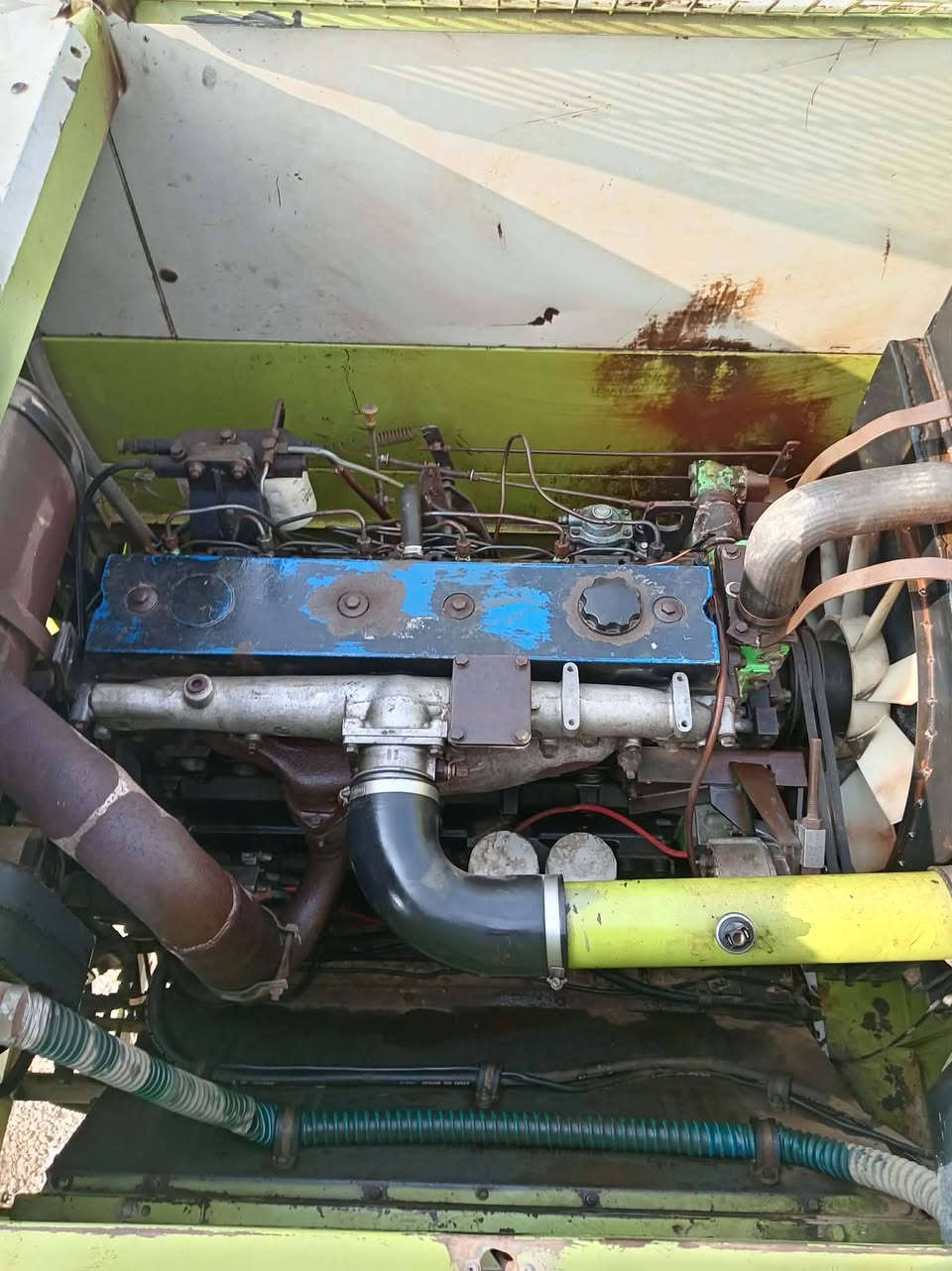 حاصدة كلاس للبيع موديل 2000 نضيفة ***********
