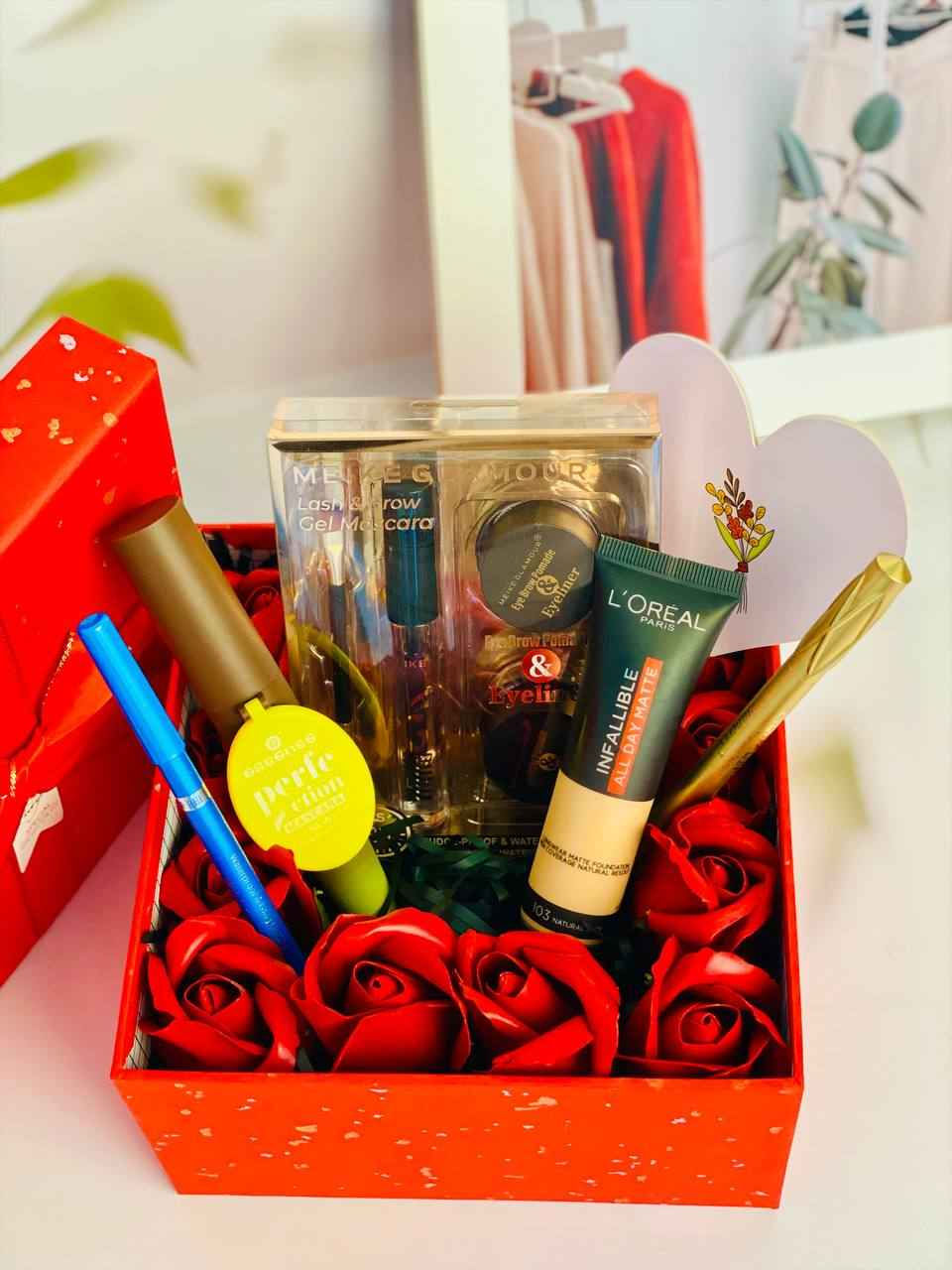 ✨ بوكس هدايا مكياج أحمر الفخم ✨
إذا تدورين هدية حلوة ومرتبة… هذا البوكس يجمع كل شي تحتاجه للبنات 💋🎁

محتويات البوكس:
💄 بكج الحواجب المتكامل
👁️ سيروم رموش
🖌️ فرشة حواجب
🤍 فونديشن
✏️ قلم حاجب
🖤 قلم كحل
✨ مسكارة للرموش
💌 كارت بي عبارة حلوة

🌹 بوكس أنيق باللون الأحمر مع كارت عبارة حتى توصلين إحساسج بطريقة مميزة
🎁 هدية مثالية للبنات بكل المناسبات
دللي حبيبتج / صديقتج / أختج بهدية راقية ومميزة ❤️ بغداد, العراق


**إذا كنت صاحب هذا الإعلان وتريد حذفه لأي سبب، رجاءا أرسل رسالة إلى الدعم الفني**