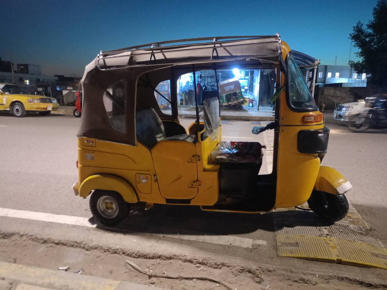 سلام عليكم 

البيع 21 شهر 9 رقم ذي قار نكليزي 

تكتك كفاله عامه ما عده طخه جوه البك اليت فقط بارد 

شويه والباقي كفاله عامه من ضربه الاستفسار نتصل 

*********** وشراي بيه خير ويدلل  السعر 7350 وبيه مجال
