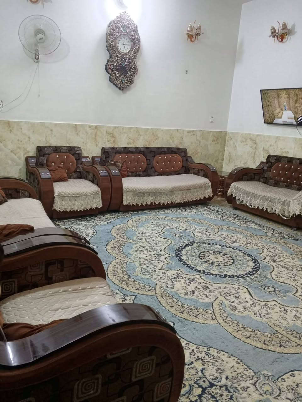 بيت بحي العدالة مربع القضاة
150 متر طابقين دبل فاليوم
4 غرف نوم واستقبال وصالة ومطبخ وصحيات 
على شارع 25 تجاري 
السعر 650 وبه مجال 
***********
