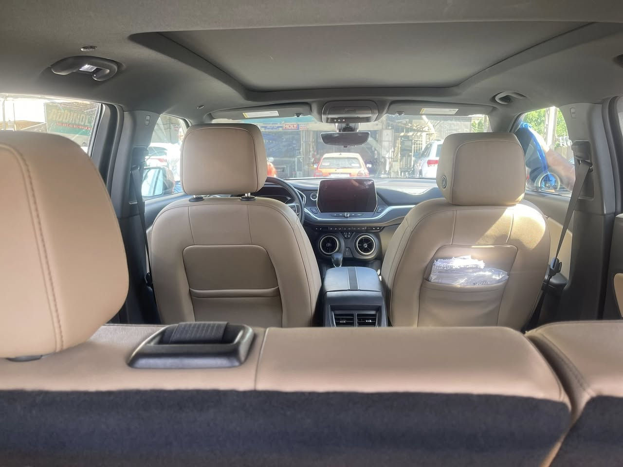 السلام عليكم بلايزر موديل ٢٣ بريمير فول الفول حادث بسيط جدا موضح بالصور ماشية ٦٠ الف جديدة جدا على وضع الشركة ما نقصها شي 
خمس كامرات وبانوراما وكشنات جلد وتدفئة وتبريد وكهرباء قيادة ذاتية ولون مميز ومواصفات هواية السعر ٢٤٠ وقابل للتفاوض للاتصال ***********
