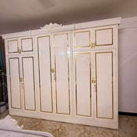غرفة عراقية • نضافة ٩٠٪ • ميز مرايا