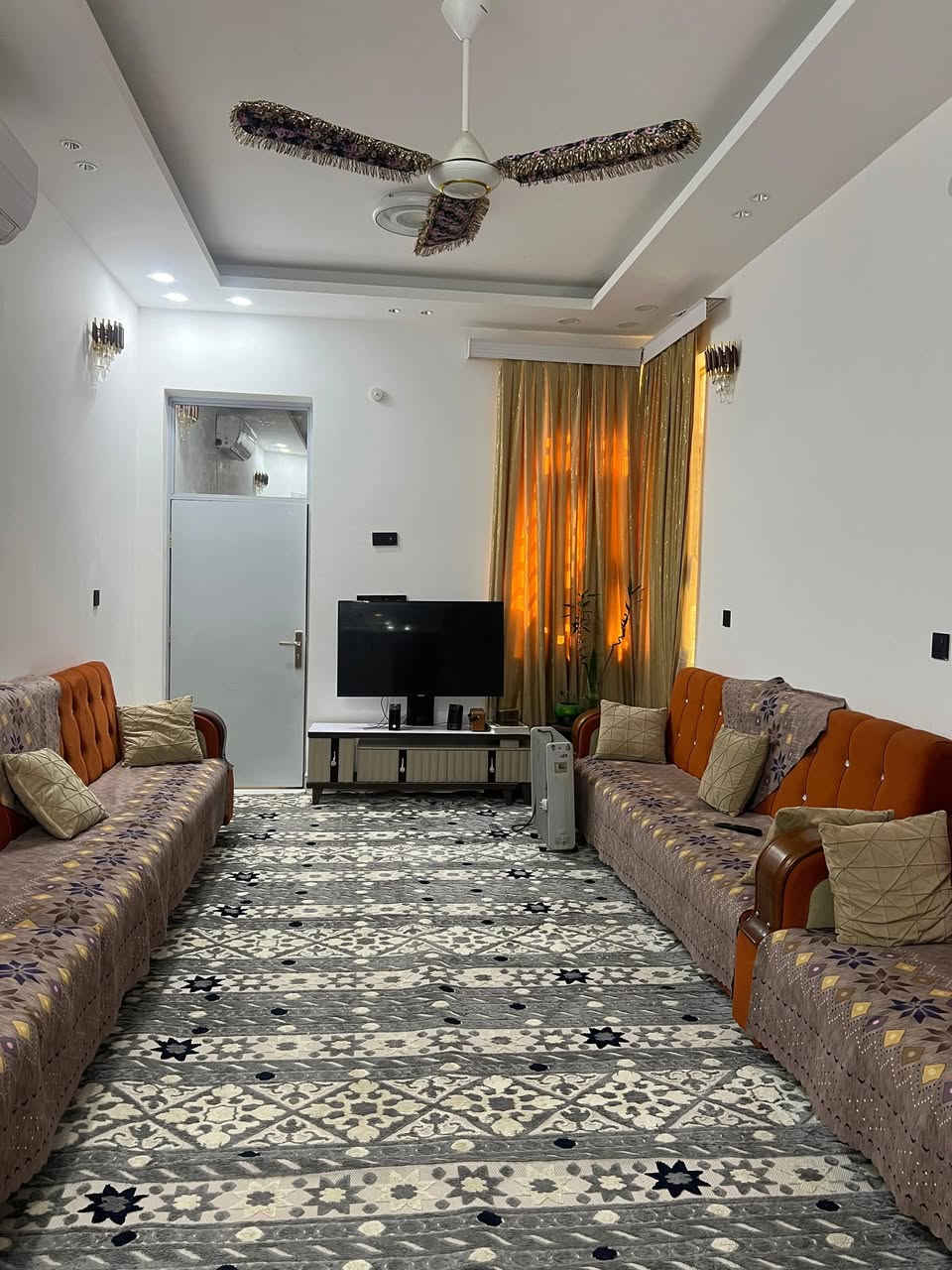 🏘 بيت للبيع مساحة 178م طابقين بناء حديث ♂️

♎ يحتوي الطابق الاول على غرفة وصالة ومطبخ حار وبارد واستقبال مع السويت وصحيات عدد 2 ومناور عدد 2 🌳
ويحتوي الطابق الثاني على سويت عدد 2 وغرفة وصحيات 🛏

📝 مساحة 160م بالسند واقع حال 178م 🧾

🪯 بناء حديث طابوق واساس وسقف صب كونكريت مسلح 👉 🔰

📋 طابو صرف📈

🌍 موقع مميز : مشخاب حي الشهيد الصدر قرب مطعم ابو تراب مقابل نزلة مخبز الزهراء ثاني بيت عن شارع القادسية 🌅🏞♂️

🔴 لمعرفة السعر اكتب كلمة (تم) وسيتم الرد في الخاص 

ملاحظة // البيت يباع مع الاثاث 🛋

☎️ للتفاصيل اكثر :
 *********** مكتب خطوات الفهد📲
أو زيارة المكتب الواقع بالشارع الرابط بين مول الف هلا والمتنزه مجاور شركة زين للاتصالات 🔰

#مكتب_خطوات_الفهد_للعقار
