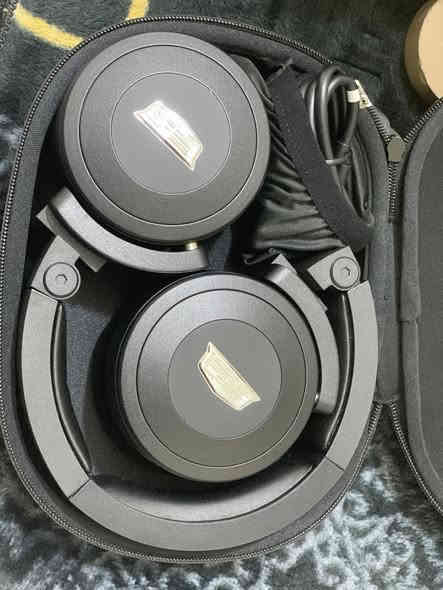 سلام عليكم  سماعات كاديلاك اسكاليد وكاله ممستخدمات مكاني بغداد زيونه ***********
سعر 200
