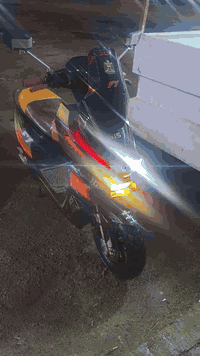 السلام عليكم شباب ماطور شحن دبابه شبح 👻 للبيع ماطور كلش سريع فول مواصفات واخو جديد مصار هواي من اخذته كامل ملحقاته مناقصه شي بس شغل وتمشي لعنوان رمادي تاميم حي الدواجن مطعم 🍴 سيوفيي
سعر 900 الف وبي مجال للشراي وجناي 
***********
