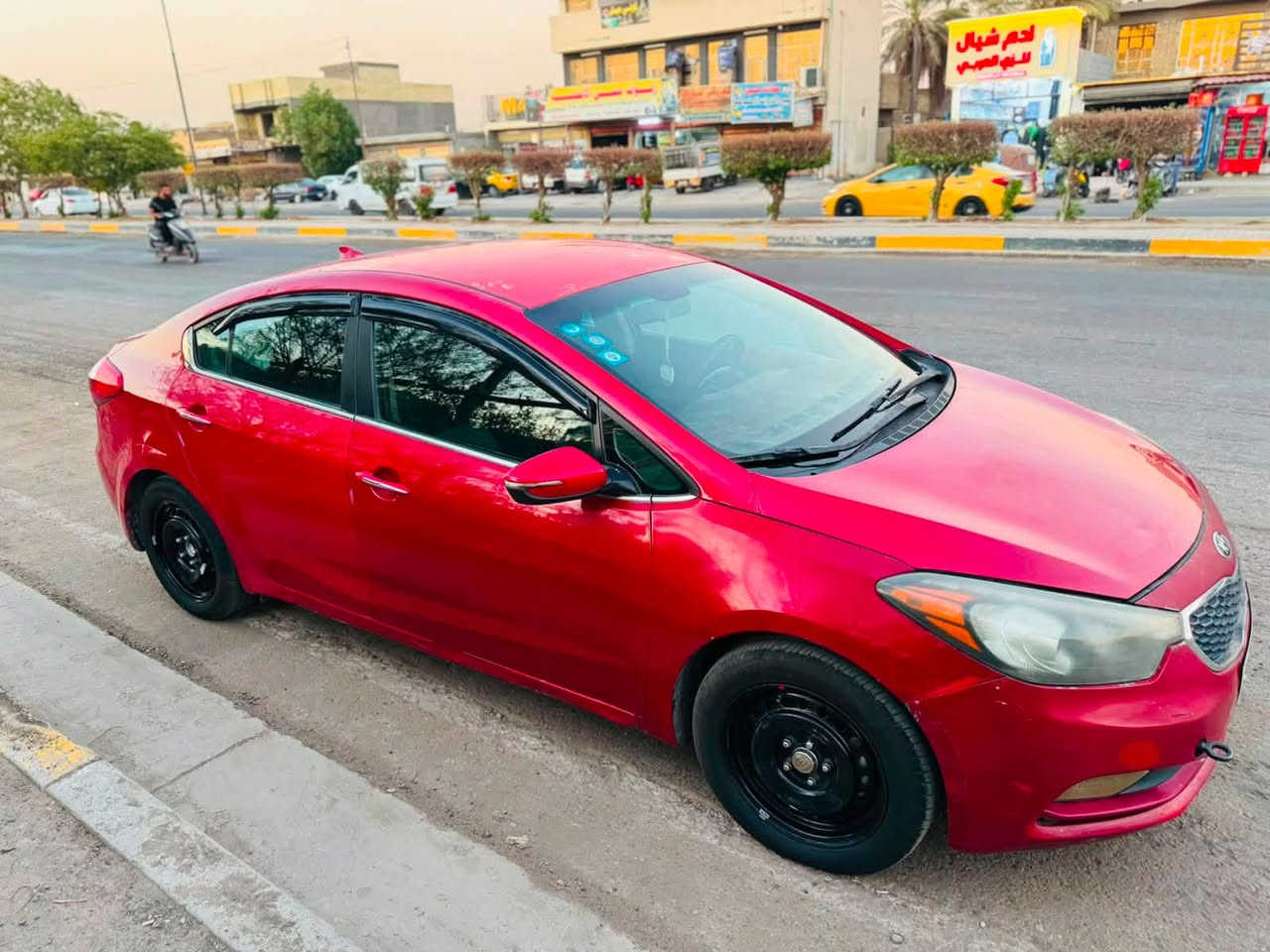 السلام عليكم فورتي موديل 2014 وارد امريكي بيه تبديل جاملغ امامي ايمن وبيه جراد بل القمارة قليل محرك وكير خير من الله مكينة 2000 تحكم بالستيرن تبريد شغل تخم تاير  مكان السيارة بغداد السعر 85 وبيه مجال 
متواجد واتساب واتصل على الرقم ***********
