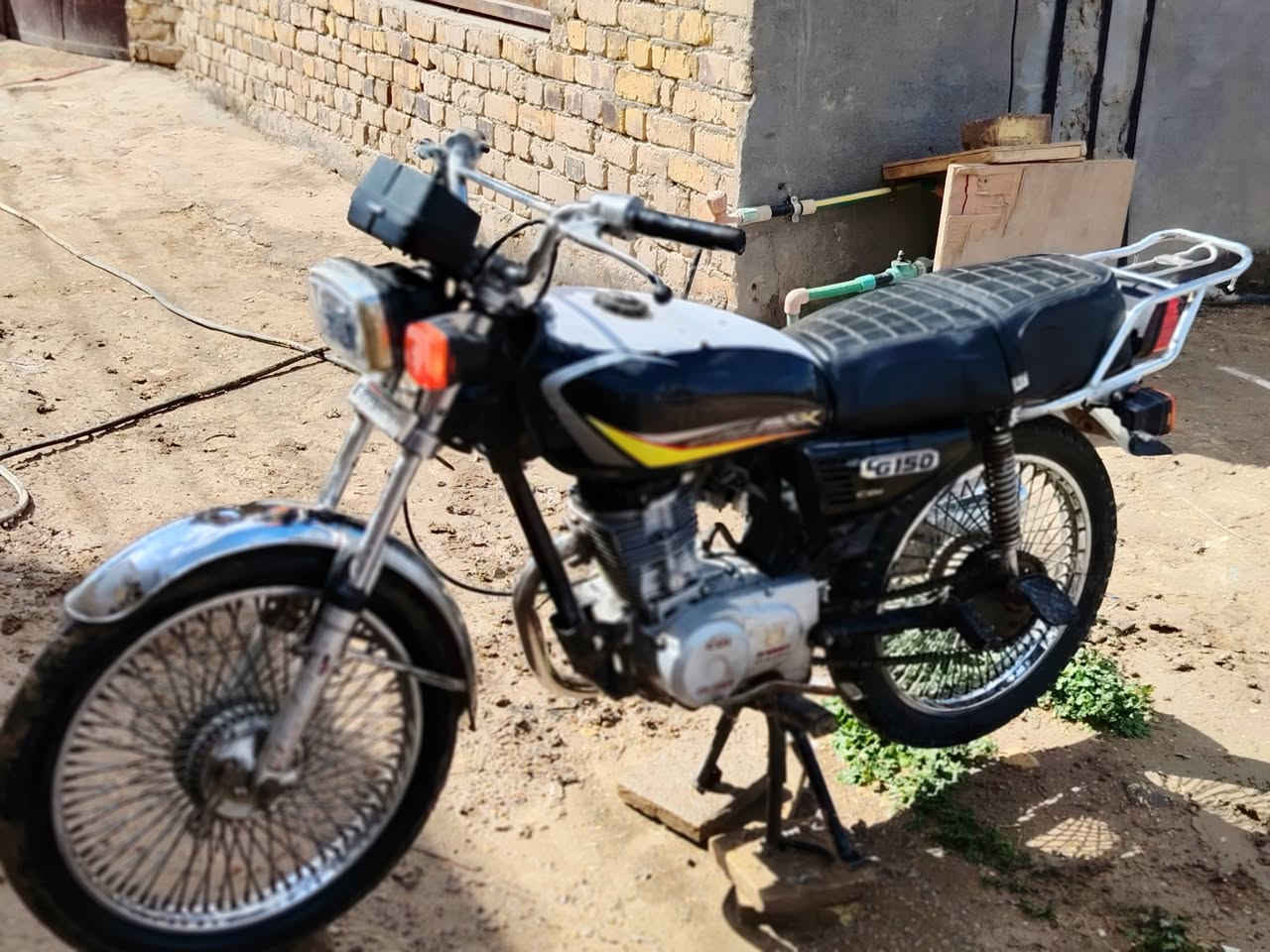 السلام عليكم دراجه تايكر مديل 21اوراق اصولي الدراجه جاهزه من كلشي كهربايات كلشي شغال لايت زنون اشاير شغالات ضفيره جديده السعر 475 وبيه مجال الشراي الستفسار ***********
