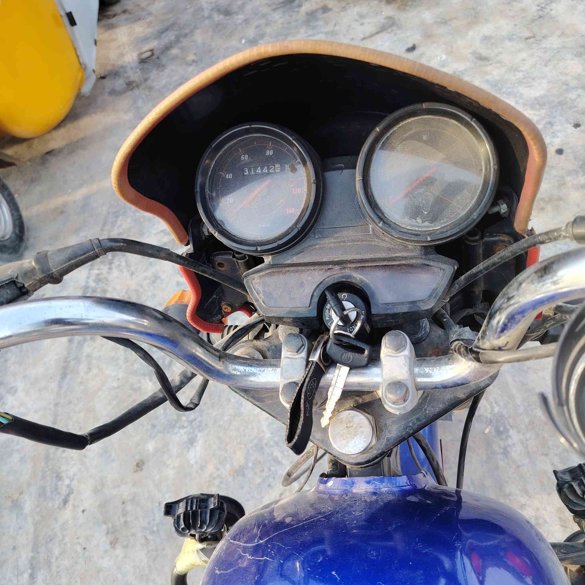 سلام عليكم شباب بوكسر لبيع نضيفه فول اربعه كير مكفوله كفاله عامه ما مشتغله دلفري  السعر 950 وبيها مجال رقم الهاتف *********** المكان بغداد التاجي
