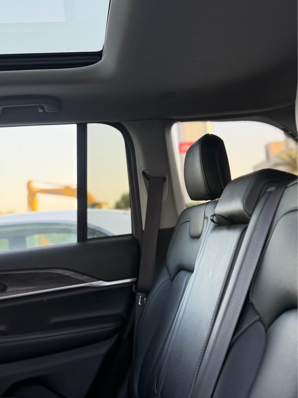 للبيع جيب موديل 2023
كهرباء + هايبرد بنزين
أربع سلندر – اقتصادي وقوي 
العداد: 39 ميل فقط
السيارة نظيفة جداً استعمال شخصي

🔹 صبغ: قطعة وحدة فقط
🔹 بدون إيرباك (الحمد لله)
🔹 فحص كامل وما تحتاج شي
🔹 كلشي شغال 100%

📍 الموقع: بغداد 
💰 السعر: 322$  (قابل للتفاوض الجدي)

للاستفسار: *********** ☎️ بغداد, العراق
