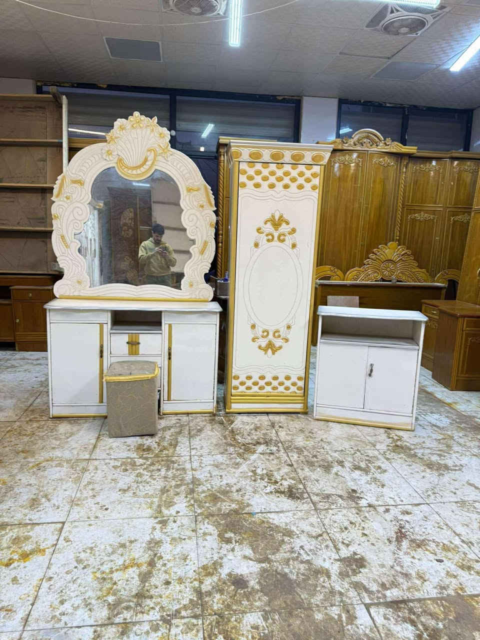 غرفه صاج بيضه الصبغ حراري
السعر ٨٠٠ بيهة مجال
شد نقل داخل بغداد مجاني محافظات بكروة 
نضافه ٩٠ مستعملة
٩ قطع 
شازون طابوري هديه🌸***********🌸وتساب فقط
