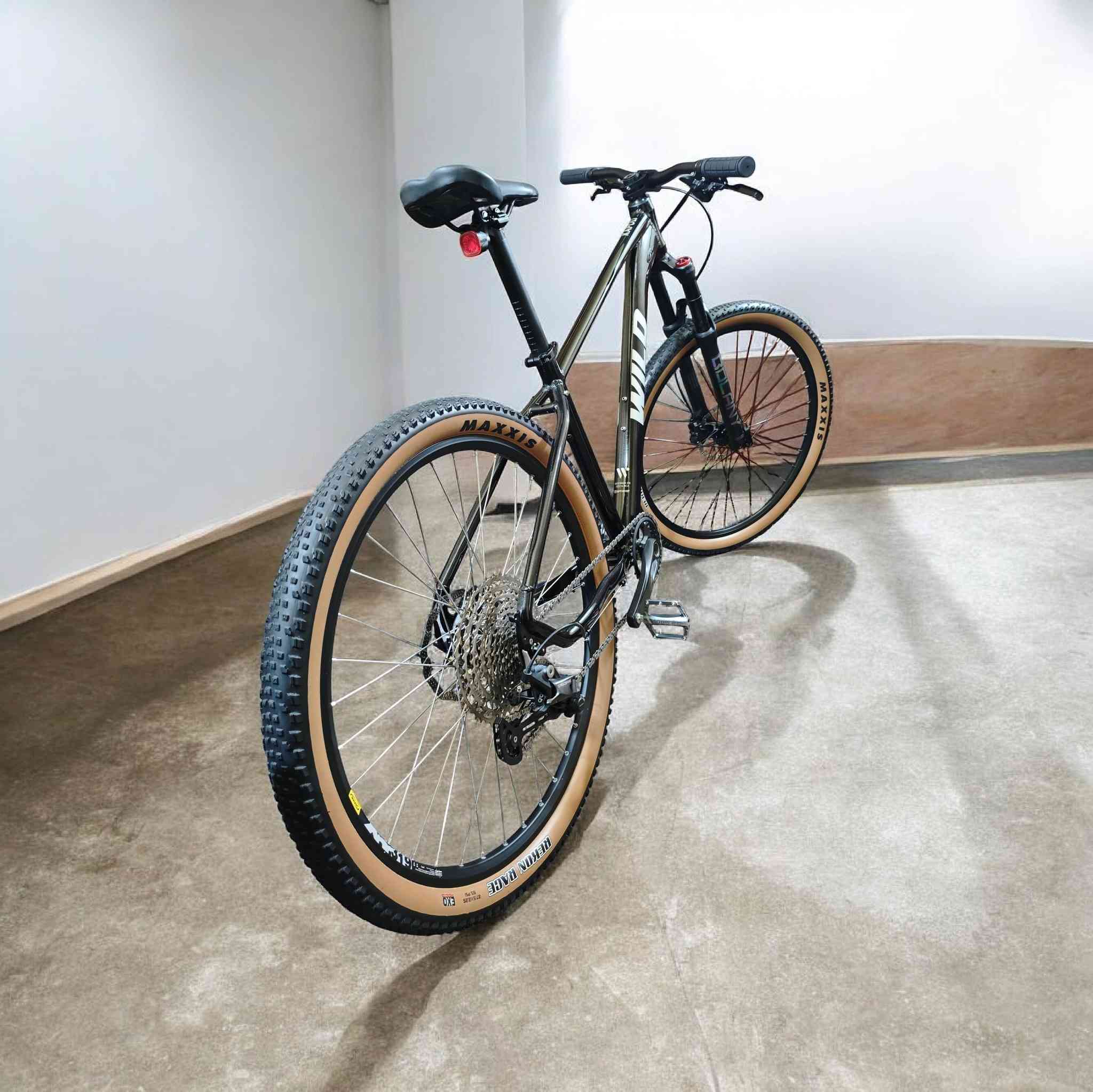 السلام عليكم
wild kapoli 2022 L 27.5 
صناعه Costa Rica🇨🇷
المنيوم 6061
 سيت سستم كامل شيمانو ديور
m6100
ذراع زنجيل عقرب شفتر براكيت دشلي 
بريكات هايدروليك شيمانو mt200
وياله مافك 
صوت طرب 
اطارات ماكسزز  
دبل هواء 120
استفسار *********** مكان بابل 
سعر 700
