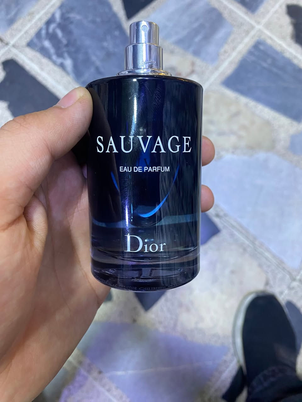 للبيع: عطر سوفاج EDP أصلي، المتبقي حوالي 90 مل، بدون الغطاء


**إذا كنت صاحب هذا الإعلان وتريد حذفه لأي سبب، رجاءا أرسل رسالة إلى الدعم الفني**