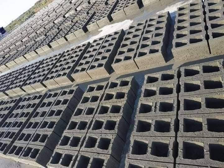 السلام عليكم يوجد لدينا بلوك كهرباي اوتماتيكي الفني باحدث التقنيات ضغط 14طن  وباسعار مناسبه   يوجد توصيل لكافه مناطق والمحافظات التواصل او الستفسار ***********
***********
