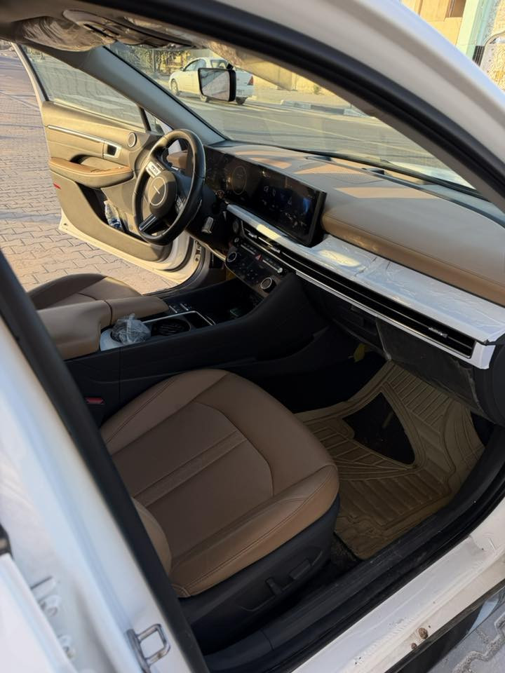 السلام عليكم 
سوناتا 24
خليجي فول مواصفات مال اقصاد 
ماشيه45 الف 
السياره جديده ع ايدي 
السعر 198 وبيها مجال 
***********
