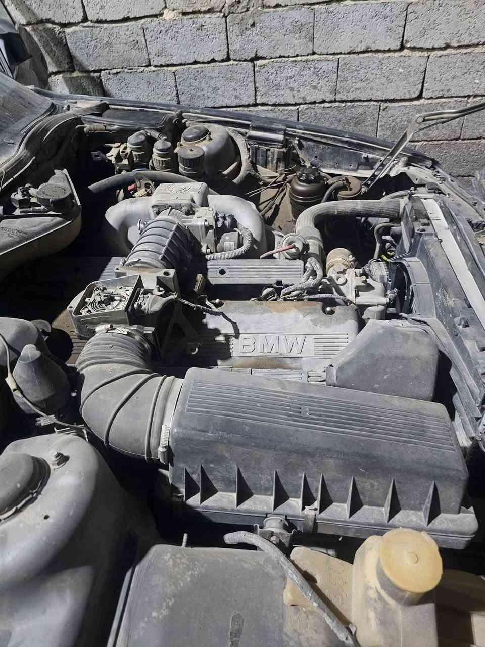 موديل 1992 السياره مكينه 35كير اوتو الكير مالتها مبوش
رقم بغداد لون رصاصي غير محدد ويل ام تاير جديد 
بجم جاهز دعاميات ام كهربائيات كلهة شغاله 
مكاني بغداد التاجي السعر 28وبيهة مجال 
***********

