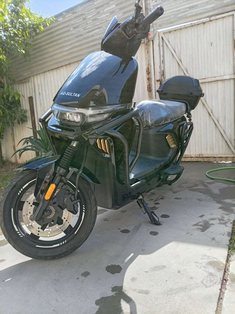 السلام عليكم صقر السلطان للبيع موديل ٢٦ دراجه اخت الزيرو مماشيه شوفت عيونك كفاله من كولشي كااامله مكلمه استخدام ٣اسابيع فقط بعدها نايلون بيها ٦بطاريات دبل ملف ٢٠٠٠ نحاس نظام بارك نظام بك سويجين كارتين سرعتها حقيقي ٦٠ تمشيك أكثر من ٥٠ كيلو دراجه لوووك بحاله الوكالة سعرها ٧٥٠ وبيها مجال مكاني بغداد قرب وزاره الخارجيه اي استفسار ***********وتساب محمول للشراي فقط
