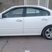 اسلام عليكم اولتيمه للبيع موديل 10 رقم بغداد بسمي نضيفه مبدل كاسكت فقط...