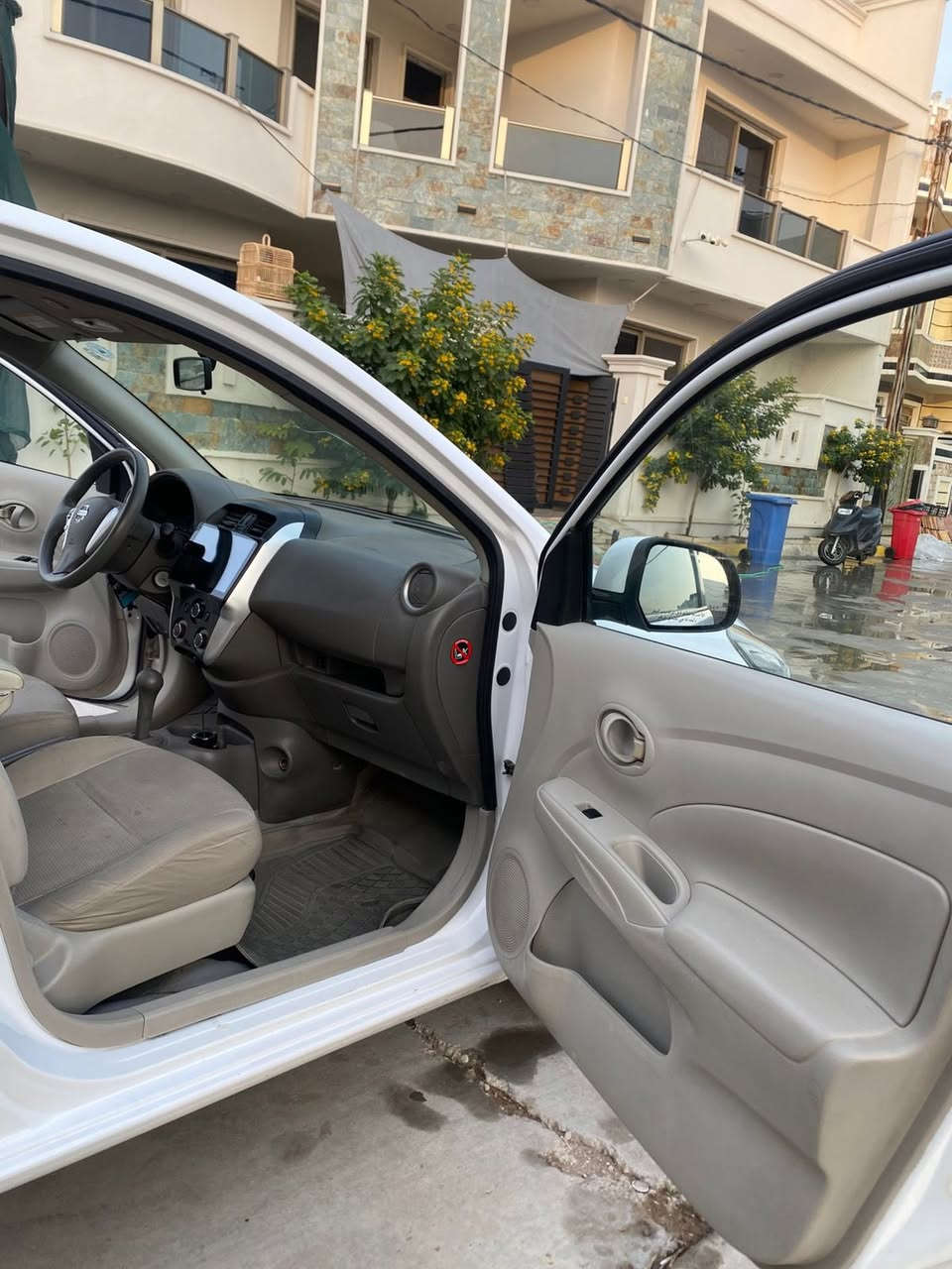 صني موديل 21 هندي
ماشيه 100 كيلو

سياره نظيفه رقم اربيل تريد تحويل او وكاله 

بيه جاملغ خلفي وجنطه بدون دواخل

مكانه ديالى بعقوبه 

سعره 115 وبيه مجال ان شاءالله 

اتصال ***********
