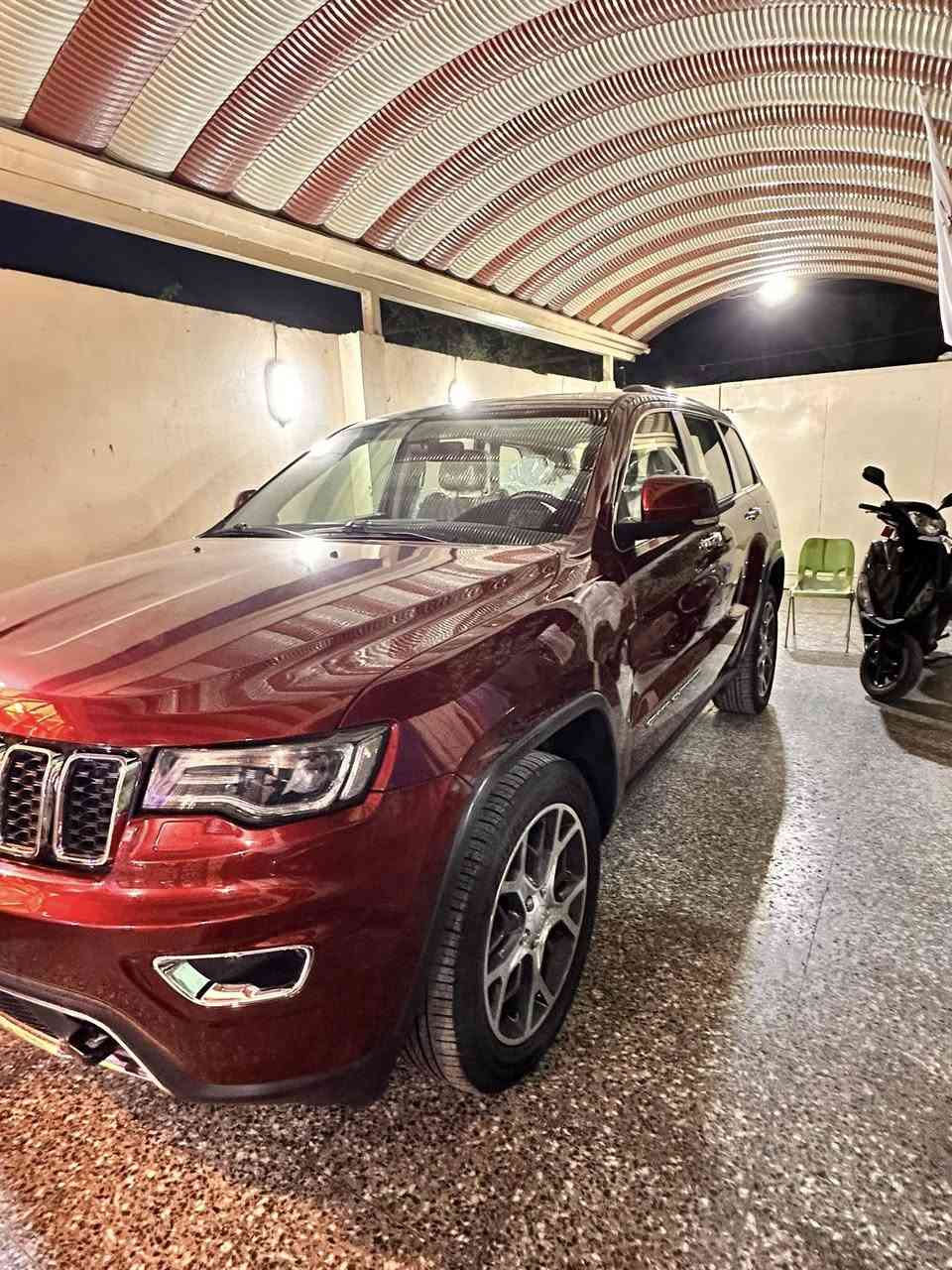 السلام عليكم جيب ليمتدد خليجي  2020 فول واحد على واحد للاخير محرك 6داخل جلد كشنات كهرباء وخزن بانوراما شاشه جبيره جنطه كهرباء وبعد هواي مواصفات ماشيه 43 حقيقي مكاني بغداد شعله 
السعر 295 
الرقم ***********
