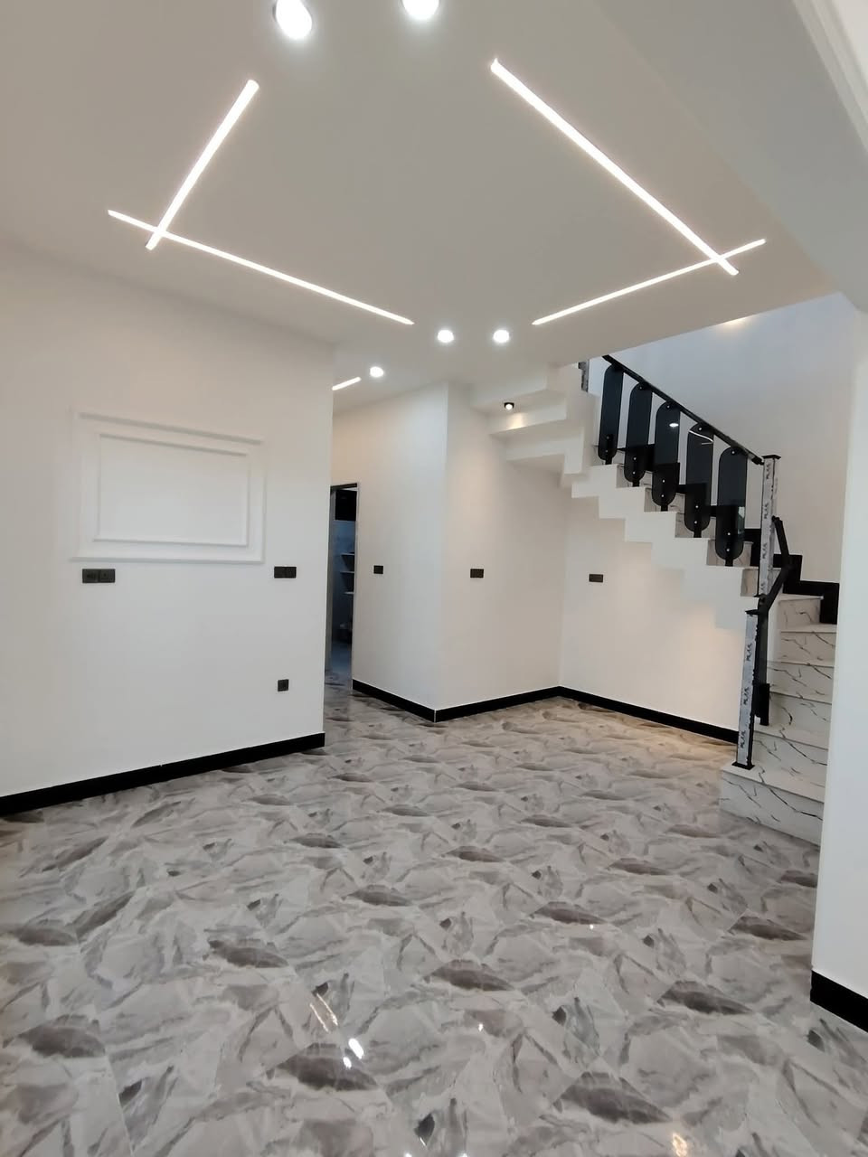 #عروض_مكتب_الدار_للعقار
دار للبيع

حي الملايين الأولى

تقطيع الصابونجي 

المساحة 117 م واجهة 7 م

4غرف نوم واستقبال وصاله ومطبخ وصحيات

خدمات كامله ماء كهرباء تبليط

بناء حديث وتسليم فوري

سند زراعي بستان ملك صرف

للاستفسار أكثر اتصل على الأرقام او 

 مراجعة مكتب الدار الكائن في بناء الجاهز مقابل الكمرك 

***********

***********

***********
