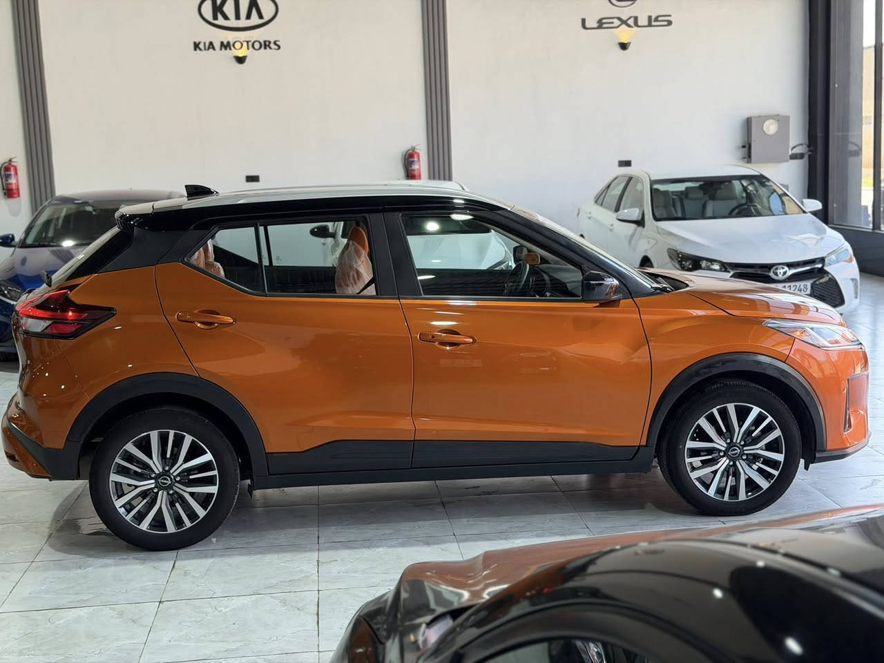 للبيع Nissan Kicks 2023 SV
لون تو كلر – داخلية أورنج

المواصفات:
 • تشغيل عن بعد
 • بصمة أبواب وتشغيل
 • ويل كب
 • شاشة كبيرة تدعم Apple CarPlay
 • هندبريك بصمة
 • أوتو هولد
 • كروز كنترول مع تحكم ستيرن

الحادث:
 • دعامية أمامية فقط
 • بدون داخل، بشرط

السعر:
135$ مناسب جداً

📍 الموقع: مدينة المعارض الجديدة
📞 للاستفسار: ***********

م
