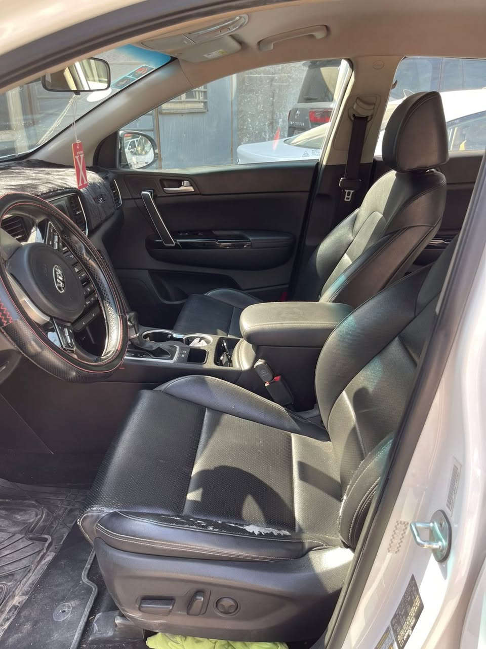 سيارة سبورتج موديل 2020
ماشية 100000
لون ابيض امريكي
حادث دعاميه اماميه ونفسها مرجعيها بدون اي صبغ
———————-
مواصفات:-
1- جنطة كهرباء
2- كروس سرعة
3- رادار 
4- قيادة ذاتية 
5- كشن السايق كهربائي 
6- كشنات الأمامية تدفئة 
7- بيها نظام الايكو والسبورت والاعتيادي
8- جام مضلل بلادي
———————
السعر :- 185 ورقة وبيها مجال بسيط
——————-
للاتصال :- ***********
