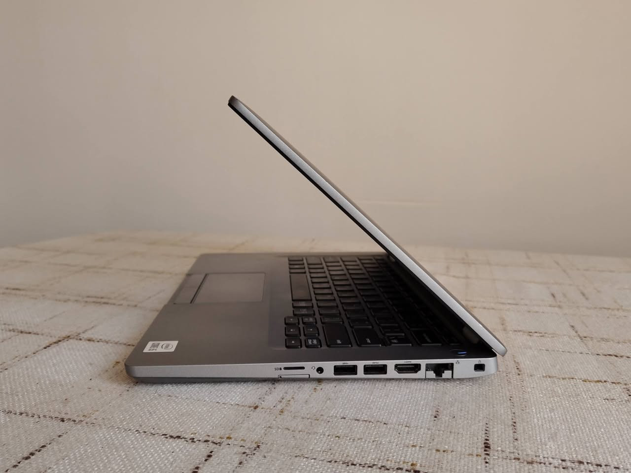 لابتوب dell latitude 5410 للبيع
معالج i5-10210U جيل عاشر
كارت شاشة مدمج 8GB

رام 16GB

تخزين 256 SSD NVMe

شاشة FHD 1080
الشاشة تفتح 180 درجة

يجي معاه لصقات كيبورد عربي
حقيبة لابتوب
وشاحن اصلي

السعر 325 الف فقط


**إذا كنت صاحب هذا الإعلان وتريد حذفه لأي سبب، رجاءا أرسل رسالة إلى الدعم الفني**