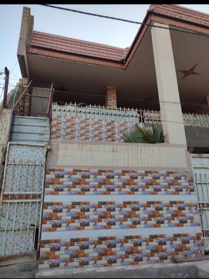 ياالله السلام عليكم 
بيت طابو زراعي سند ٢٥ مساحة ٢٠٠ متر10x20 
العنوان حي الطياره قرب مدينه العاب المدهش يبعد عن شارع ستين ١٥٠ متر 
بناء حديث يحتوي على ٤ غرف نوم 
ومجمع صحيات في كل طابق 
ومطبخ كلدور مفتوح نضام خليجي ومطبخ حار 
ويحتوي على حديقه وكراج سيارة 
الطابق الثاني مشتمل يحتوي على ٣ غرف ومجمع صحيات ومخزن 
والطابق الثالث يحتوي على بيتونه ومخزن منفصل مع سطحين 
للاستفسار اكثر الاتصال على الرقم ***********
