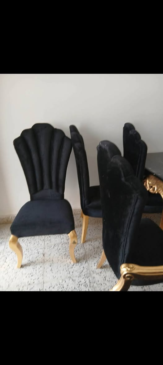ميز طعام 6 كرسي سطح مرمر 
مع قنفات عدد 2 اخو جديد للبيع


**إذا كنت صاحب هذا الإعلان وتريد حذفه لأي سبب، رجاءا أرسل رسالة إلى الدعم الفني**