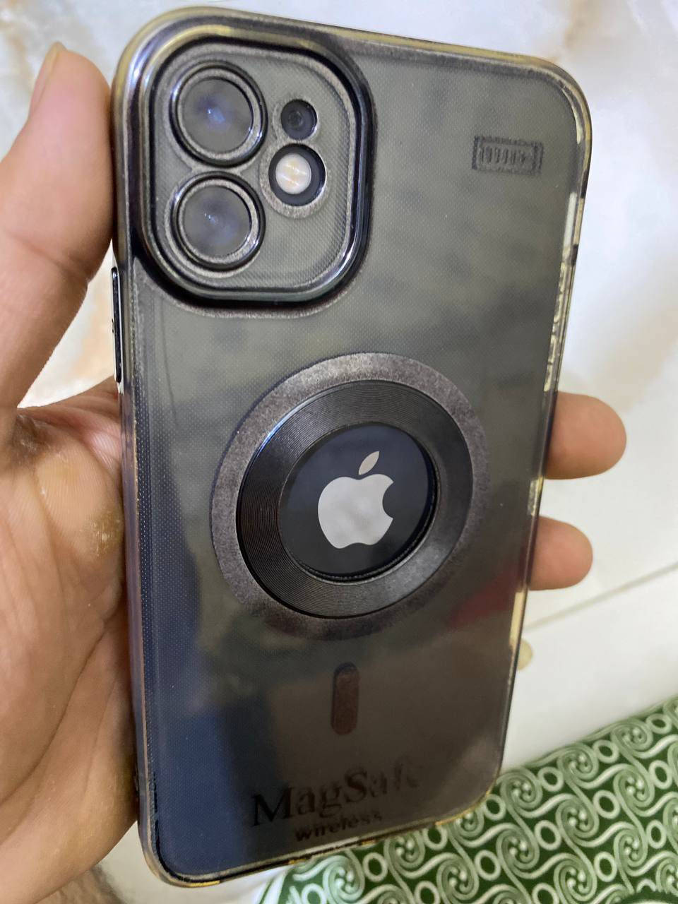 ايفون 11العادي مكفول من كلشي قطعه مامبدل بي ماستر مو باله خط واحد ذاكره 128بطاريه 73شرط الفحص خدش مابي . ناصريه مركز ***********
