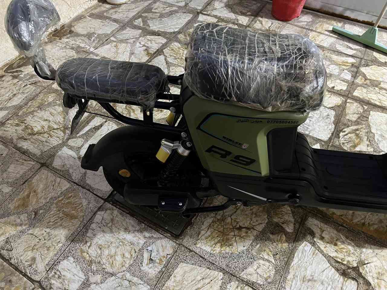 🔥 للبيع دراجة R9 موديل 2025 🔥
لون مميز ✨

الدراجة نظيفة جداً ، استخدام قليل.
مجهّزة بـ سماعات بلوتوث قوية،
بريك دسك أمامي وخلفي،
الملف 1200 نحاس
4 نمر ودبل اشارة
دبل الامامي هايدروليك والخلفي غاز رياضي،
و لايت زينون قوي واضائة RGP في الايت الأمامي والخلفي.
نظام الوقوف P + الرجوع للخلف R
السرعة حقيقي 65

بل اضافة الى 
1-مفتاح ومفتاح سبير + بصمة تكدر تشغل الدراجة عن بعد من خلالها و فتح الدراجة وقفلها + كارت للتشغيل بمجرد المسح بل كارت على الشاشة.
2-الدراجة بيها نظام حماية (مانع سرقة) بمجرد تحريكها راح تقاوم وتصدر اصوات اذا كنت تدفع بيها للامام راح ترجع للخلف.
3-سلة +ستاند موبايل+ الايت عالي/ناصي

الشاحن أصلي من شركة وينلي،
والدراجة من حيدر النيار.

السبب للبيع: محتاج فلوسها .

💰 السعر: 490 (بيها مجال بسيط)
📍 المكان: النجف -حي ميسان
📞 واتساب: ***********
