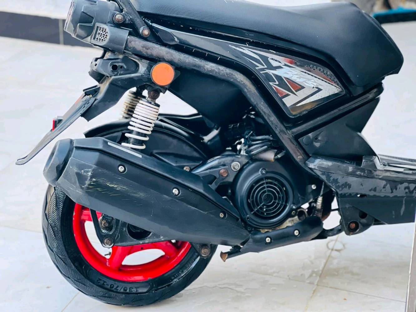 للبيع دراجة نارية صغيرة بحالة جيدة، تأتي بتصميم شبابي وأنيق، مناسبة للتنقل داخل المدينة. الدراجة مزينة بملصقات فريدة ومقاعد مريحة.

للمهتمين، الرجاء التواصل للمعاينة والمزيد من التفاصيل.