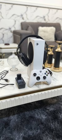 اكس بوكس سيريس اس  ست عمال قليل بي كيم بس شهر ويخلص يجي ويا بطاريات جو...