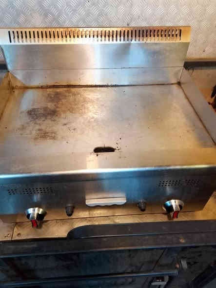 للبيع 
كريل 400
قلايه 550
وبيهم مجال 
مكان بغداد الزعفرانيه 
***********
