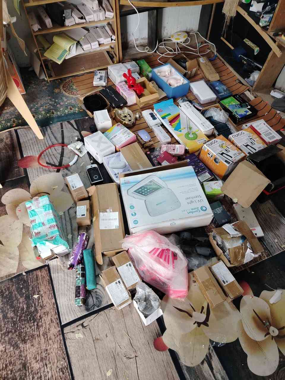 يالله اخوتي شلعه تعد تقريبا من ٥٠ قطعه الى ٥٥ قطعه كلشي بيه غراض سيارت بطاريات لوبتوب هواي بيه غراض تفيد على باب الله يببع بيه بفلس ونص اخوتي هاي سعرها ٧٥الف مع التوصيل اول تم من غير الهدايه


**إذا كنت صاحب هذا الإعلان وتريد حذفه لأي سبب، رجاءا أرسل رسالة إلى الدعم الفني**