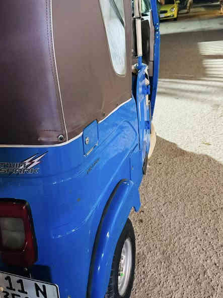 سلام عليكم تكتك البيع واحد 21شهر دعش مكفوله تكتك من عده هاي البارد الذاكره بل مقطع مكينه ما مفتوحه لا توس معمره ولا بيه حار ولا زبغ مكاني بغداد شهداء العبيدي سعره8وربع بيه مجال وهاذ رقمي ***********
