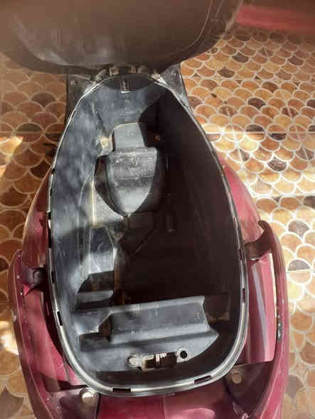 السلام عليكم 

دراجه للبيع كوم حديد جي فور 

تشتغل بس تدخن اغلب غراضها جدد 

السعر 200 وبيها مجال قليل 

خاص 
او الإتصال على الرقم 
***********
 قضاء الرفاعي
