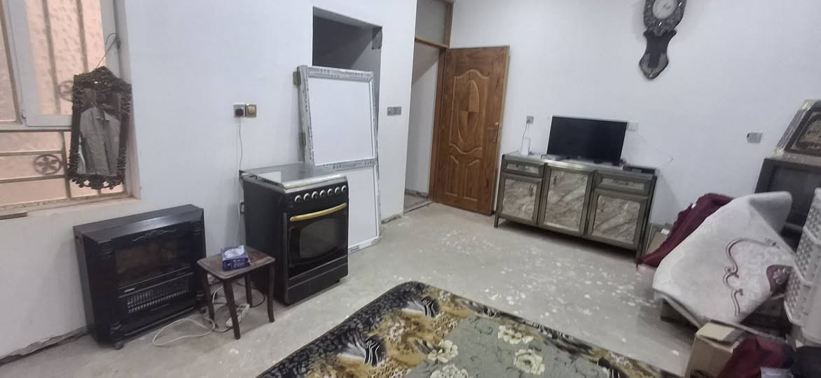 بيت مساحة 125م / واجهة 6.25
[ طابو صرف ]
الطابق الأول يحتوي على 
1.طرمه
2.أستقبال
3.صالة
4.غرفة نوم
5.حمامين خارجي وداخلي
6.منور 
الطابق الثاني يحتوي على
1.صالة أمام الدرج
2.غرفتين سويت
3.بلكون
الطابق الثالث يحتوي على
1.سطح خلفي شتايكر
2.سطح أمامي شتايكر
3.بيتونة
السعر:105 وبي مجال
للتواصل
واتساب: ***********
العنوان: الحسينية خلف جامع الشهيد رائد
ملاحضة: الدار بأسم شخص واحد ليس معروض عند دلال تعامل للشخص نفسه...
