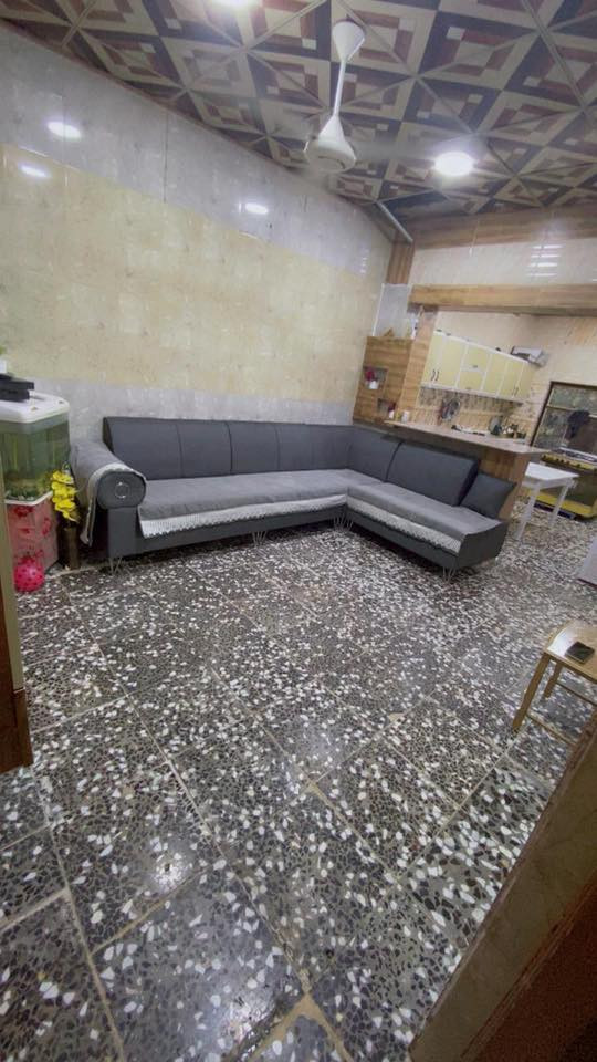 سلام عليكم 
بيع مستعجل 
السعر 87 قفل 
دار للبيع المساحة 114 متر طابو زراعي سند ٢٥ اقرار محكمهً من صاحب الارض مباشر 
البناء طابوك جمهوري 
الدار يحتوي على طارمه صحيات خارجيه 
ومطبخ واستقبال وصاله وغرفتين نوم 
الدار يصلح حسينيه او سكن 
العنوان كربلاء منطقه فريحه مقابل جامعة كربلاء يبعد عن طريق الزوار ١٥٠ متر فقط

اللاستفسار اكثر الاتصال على ارقام التاليه 
للتواصل واتساب ***********
