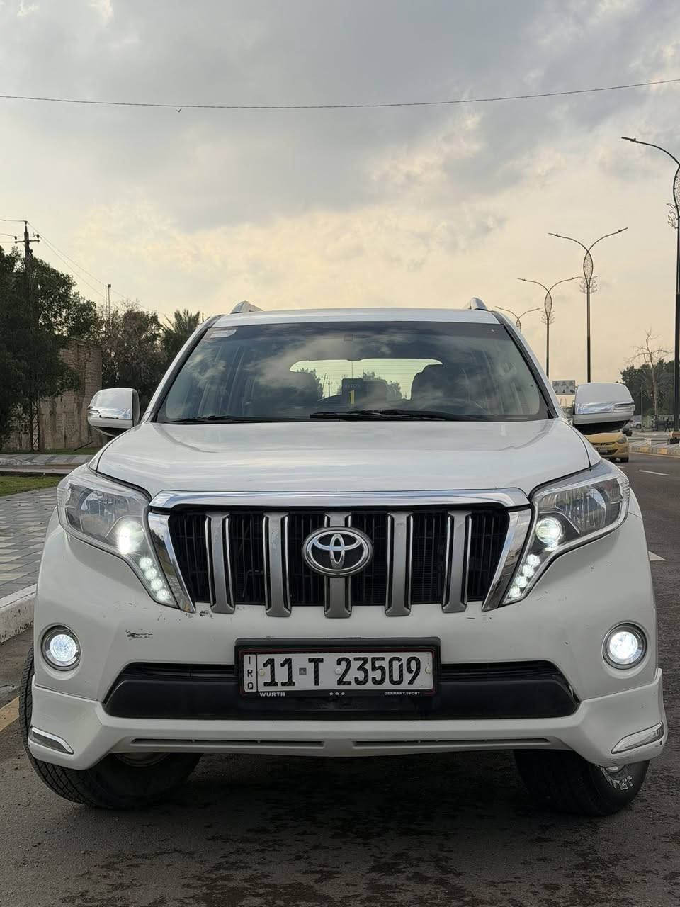 السلام عليكم برادو 2010 محدث 2014 رقم بغداد بسمي تحويل مباشر السعر ( 177$) مكانها بغداد *********** 
سياره جديده بدون نقص محرك 2700 مكفول هوه والكير ما مفتوحات سياره بيها صبغ جاملغ امامي وبابين بدون دواخل فقط رش الباقي مكفول الشراي يتصل
