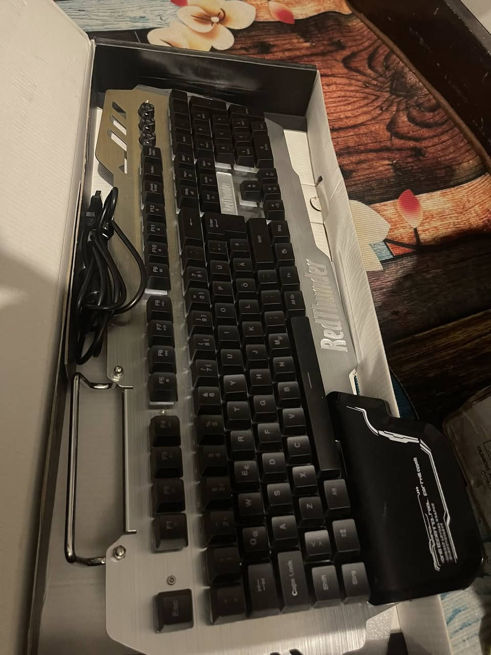 كيبوردات للبيع قطعتين جدد ما مستخدمه انطي سعر بدون كسر فوك 40 الف جوه ما ابيع موجود توصيل كل المحافظات


**إذا كنت صاحب هذا الإعلان وتريد حذفه لأي سبب، رجاءا أرسل رسالة إلى الدعم الفني**