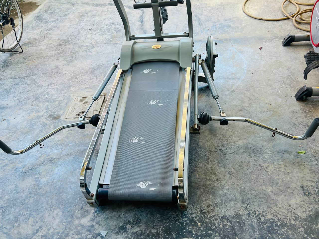 السلام عليكم اجهزه رياضيه للبيع والاجهزه نضيفه جهاز جري ميكانيكي
وبايسكل وكل الإلكترونيات شغاله للاستفسار ***********
