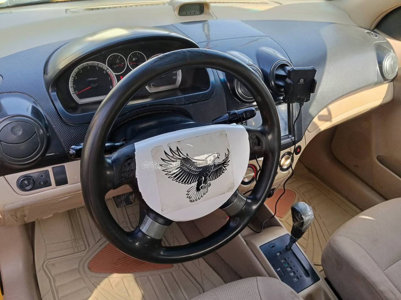 سلام عليكم 
سياره افيو خليجي موديل 11 اتماتيك تكسي مصفره هيه وغرامات تحويل مباشر باسمي سياره نضيفه بمعني كلمه كير مكينه تايرات تخم هس توني شاده باتري جديد داخل بيجي كلش حلو  سياره خير من الله المكان السماوه رميثه سعر 53 وبخدمه الشراي ***********
