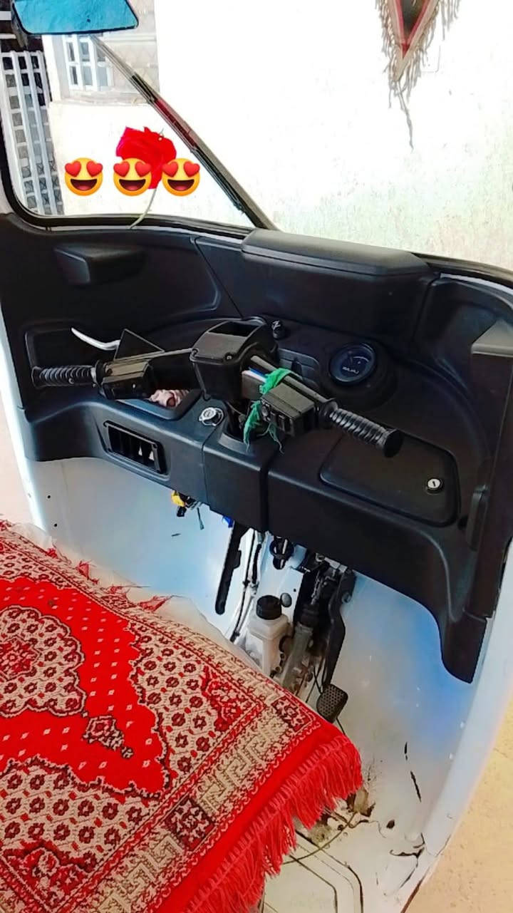 السلام عليكم تكتك البيع موديل 21 رقمه وسنويه 
نضيفه مكاني ميسان العماره وشراي بخدمته 
***********📞📞
