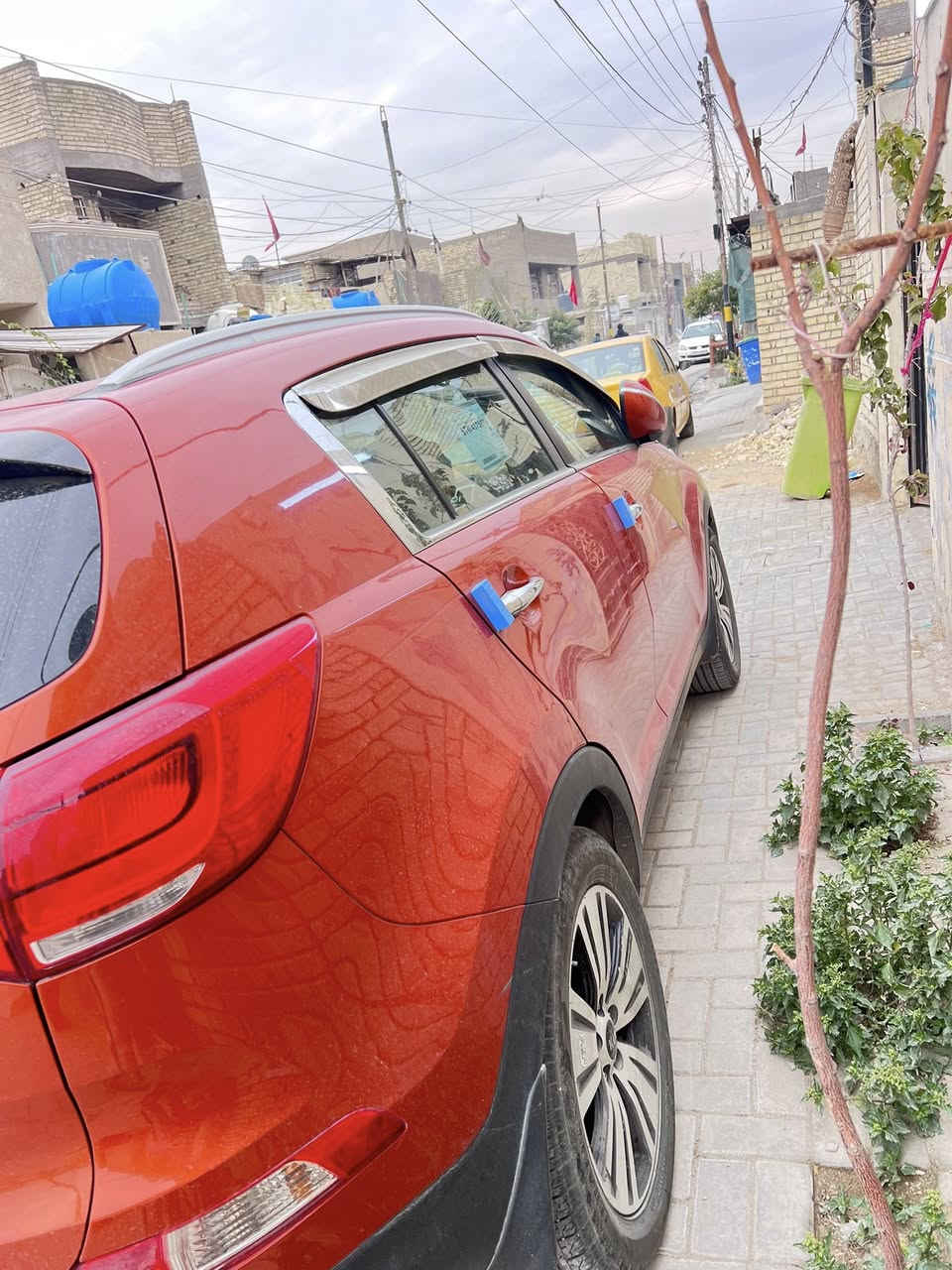 إعلان بيع – كيا سبورتج 2016
كيا سبورتج موديل 2016
وكالة الدولية
رقم بغداد

🚗 الحالة:
 • السيارة بدون أي غرامات
 • هزة جديدة
 • الممشى: 125 ألف كم
 • مكينة وكير خير من الله
 • السيارة نظيفة جداً وما تحتاج شي

🎨 اللون: مشمشي

⚙️ المواصفات:
 • مرايا شفط
 • إشارات على المرايا
 • سقف بانوراما
 • حساسات خلفية
 • كاميرا خلفية
 • تحكمات على الستيرن
 • نظام سونار (موضح كل شيء)

🛡️ مكفولة من الصبغ
📌 الفحص جاهز والكارفكس/السونار يبيّن كل التفاصيل

💰 السعر: 16,300$
📉 بيها مجال بسيط

📞 الاتصال: ***********
📍 العنوان: بغداد – العبيدي
