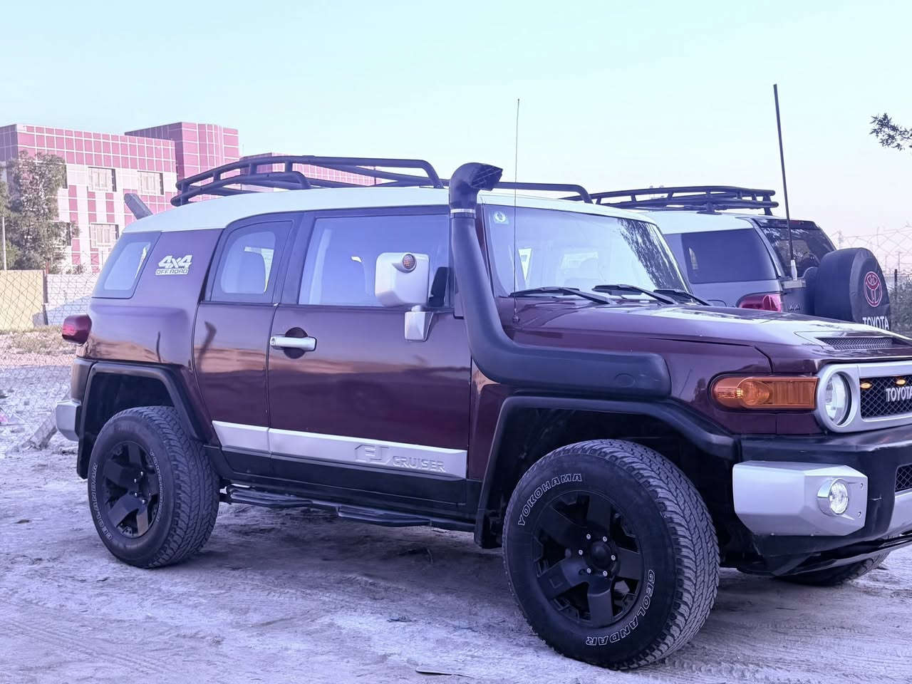 FJ CRUISER 2008
سيارة بلادية مواصفات ( دفع رباعي ، 4 شمسيات ، كاميرة ، شاشة ، حساسات ، بجم كامل زينون …..)
رقم بغداد الدولي ( سنوية وهزة جديدة )
كير ومحرك مكفولات والفور ويل شغال
بيها قطع صبغ اعتبرها حزام السيارة 
شواصي ودواخل مكفولة 
السعر 133 ورقة 
للاتصال ***********
بغداد - السيدية
