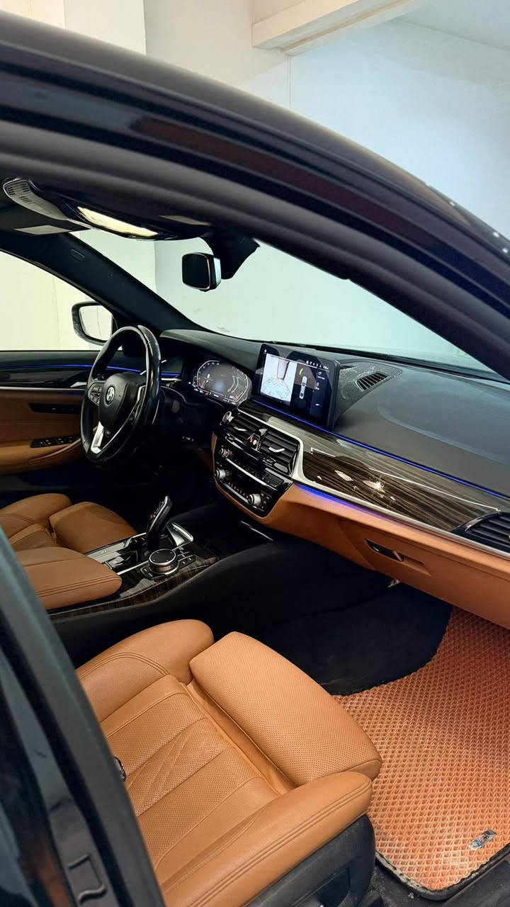 بي ام دبليو 530i   موديل 2021 
ام بكج   قطعتين صبغ فول السياره
شاشة كبيره لمس كاميرا حاسه راردارت 
حاسات تحكمات ستريت بلوتوث اوكس كار بل 
سلايد فتخة سقف 
محرك كير واير بشرط مامفتوح 
سيارة حيل نظيفة كلشي عل بلاد جديد 
سنوية هزة كلشي جديد مدفوع لـ
باسمي السنوية بشرط تحويل وغرامـة
سيارة مابيـها دينار مصرف كامل من كل نواحي
 
العنوان: "بغداد ***********
‏‎واتساب - اتصال
