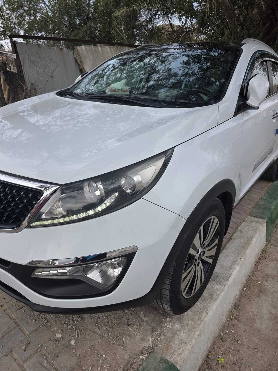 كيا سبورتج للبيع موديل 2016 خليجي محرك 2000 كير محرك مكفولات 
تكحيل بهلال الجاملغ الامامي وبارد بالجاملغ الامامي
 بنورما
بصمه سويج
*تحكم ستيرن*
*اشاير مري* 
* حساسات خلفية*
*كامره* 
مكاني بغداد 
السعر 175$ وبيها مجال 
رقمها بغداد سنويه بسمي  للاستفسار الاتصال *********** ورجاءً الي مو شراي ليكسر بسعر السيارة وتحياتي للجميع
